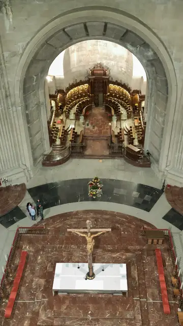 Así ha quedado el interior de la Basílica del Valle de los Caídos donde descansaban los restos del dictador. Así ha quedado el interior de la Basílica del Valle de los Caídos donde descansaban los restos del dictador.