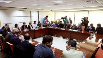 Miembros de la patronal y los sindicatos del fútbol femenino, durante el acto de conciliación celebrado este lunes