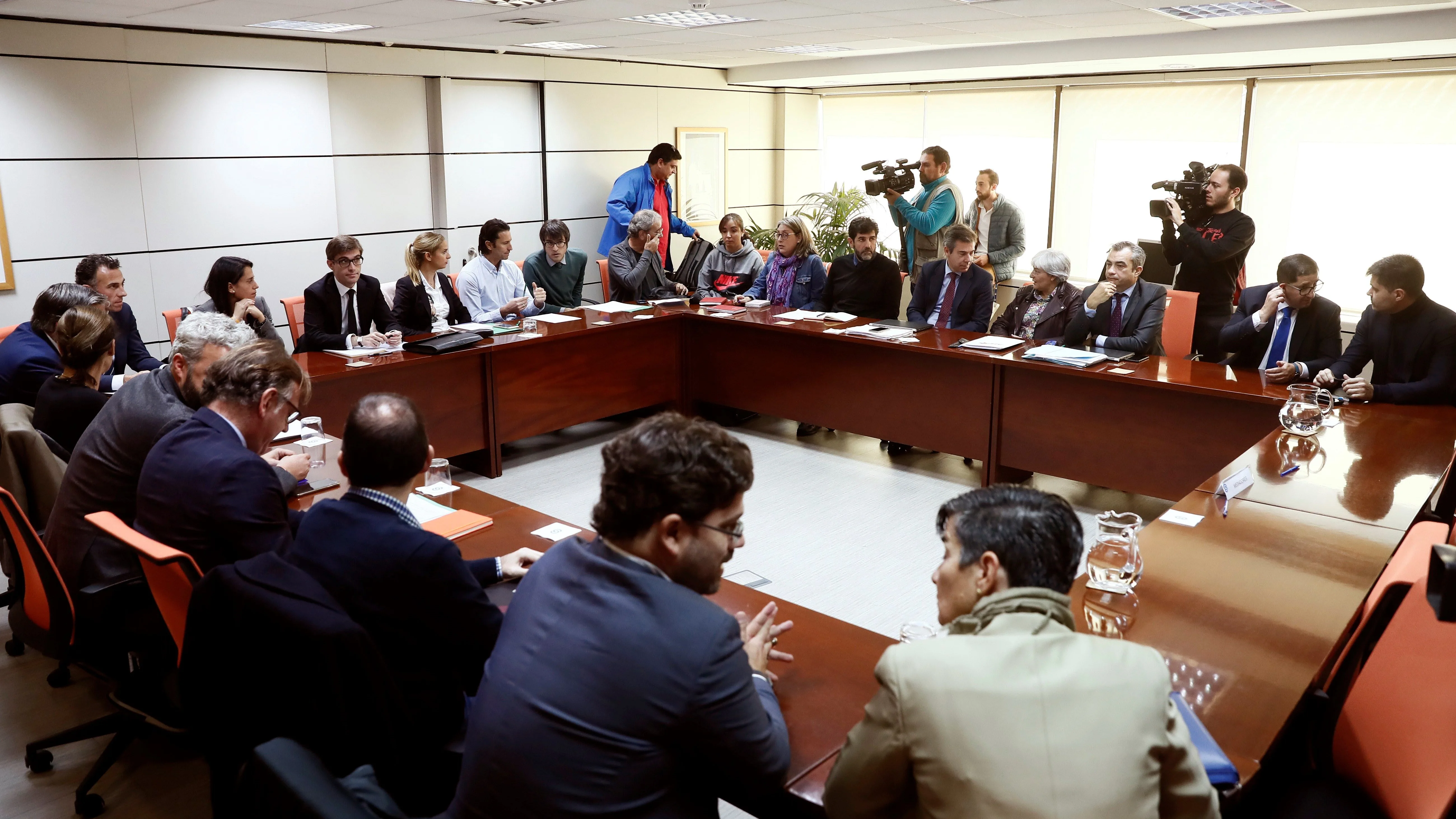 Miembros de la patronal y los sindicatos del fútbol femenino, durante el acto de conciliación celebrado este lunes