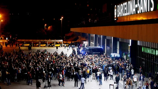 Los CDR tratan de bloquear la estación de Sants, en Barcelona Los CDR tratan de bloquear la estación de Sants, en Barcelona