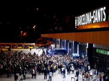 Los CDR tratan de bloquear la estación de Sants, en Barcelona Los CDR tratan de bloquear la estación de Sants, en Barcelona