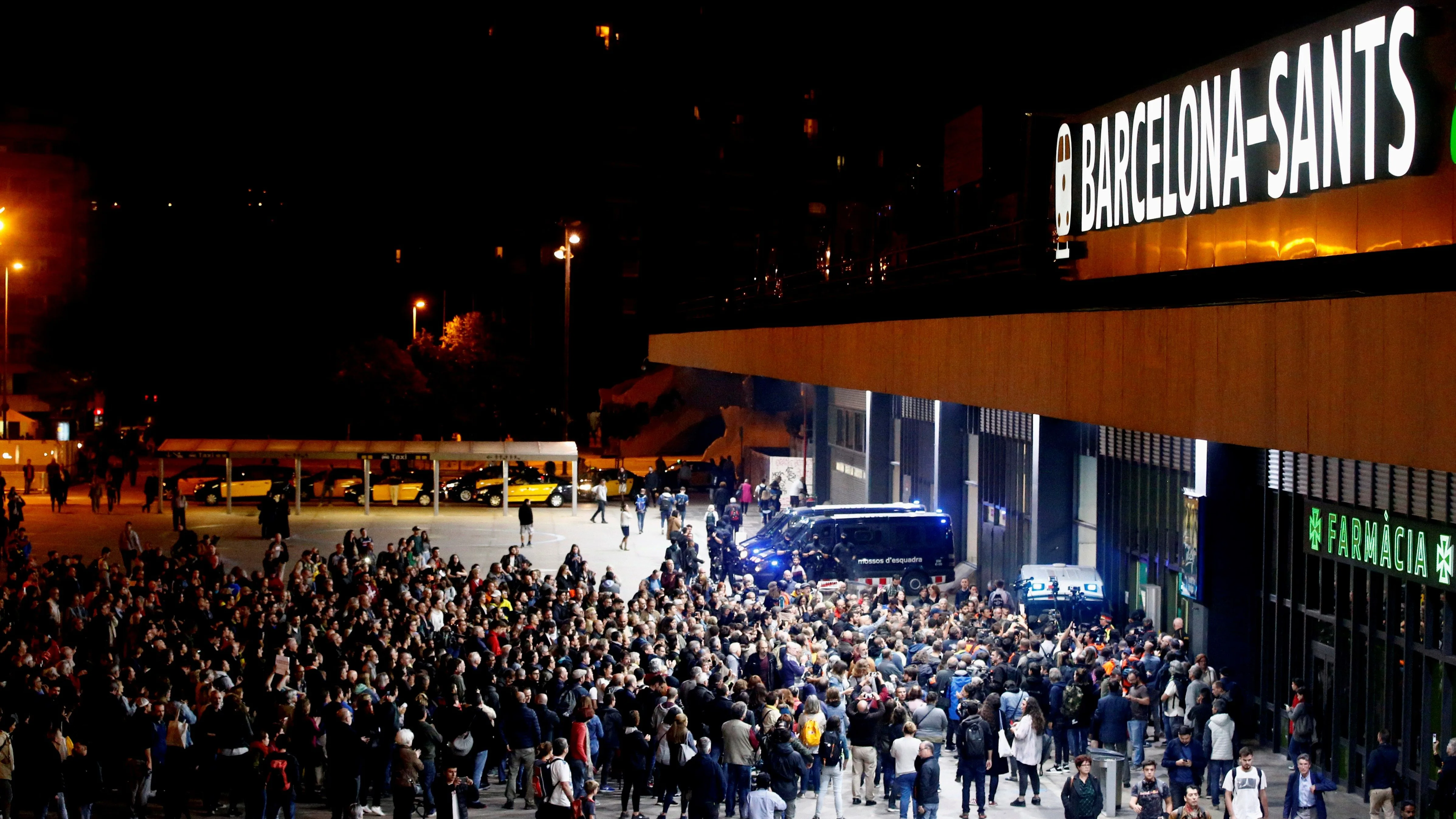 Los CDR tratan de bloquear la estación de Sants, en Barcelona