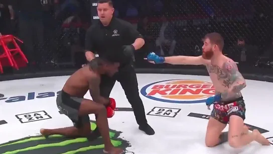 Momento del combate entre Devin Powell y Marcus Surin Momento del combate entre Devin Powell y Marcus Surin