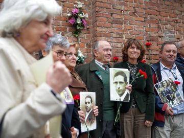 Dolores Delgado honra a 18 víctimas del franquismo: No es revancha, es justicia. Dolores Delgado honra a 18 víctimas del franquismo: No es revancha, es justicia.
