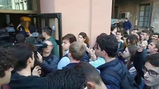 Huelga indefinida en las universidades catalanas: los piquetes bloquean los accesos de la Pompeu Fabra Huelga indefinida en las universidades catalanas: los piquetes bloquean los accesos de la Pompeu Fabra
