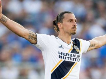 Ibrahimovic celebrando un gol con los Galaxy Ibrahimovic celebrando un gol con los Galaxy