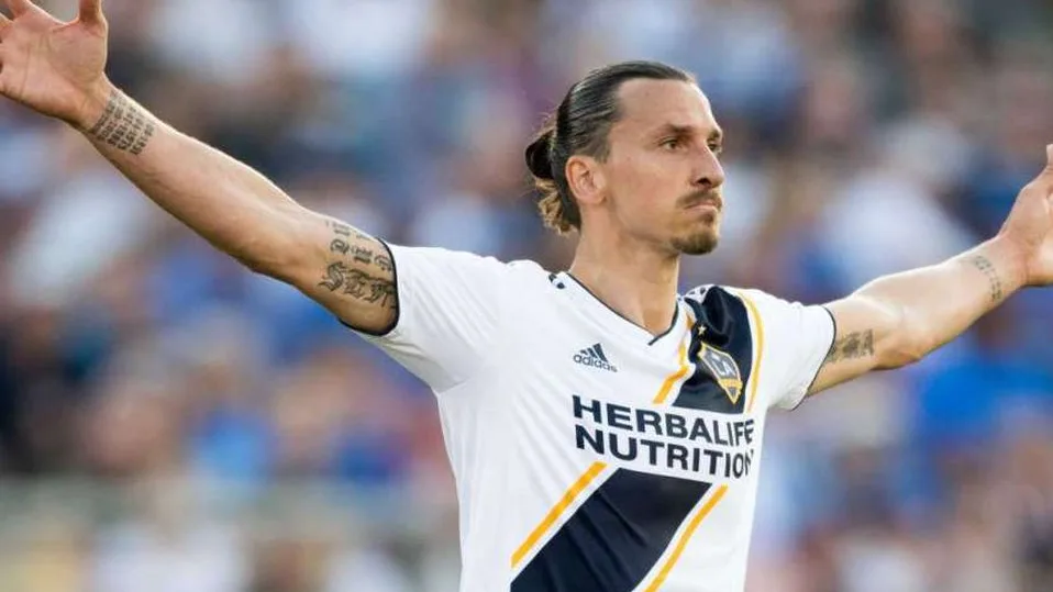 Ibrahimovic celebrando un gol con los Galaxy