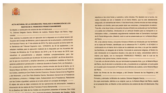El acta de la exhumación de Franco. El acta de la exhumación de Franco.