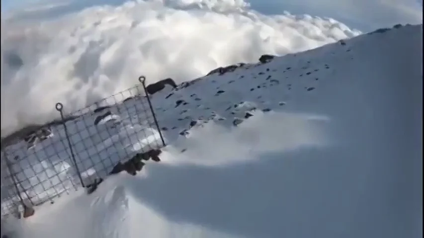 Un montañero graba su propia caída en directo en el Monte Fuji