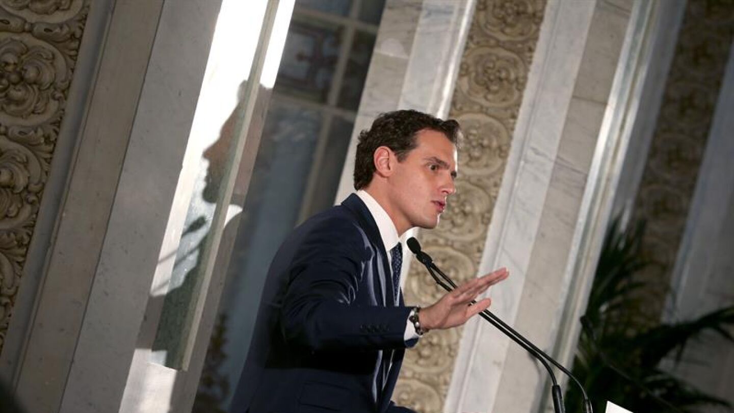El l&iacute;der de Ciudadanos, Albert Rivera, en un desayuno informativo