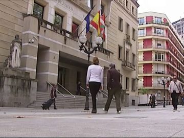 Bilbao lanza un programa de acompañamiento a las víctimas de violencia machista en los juzgados Bilbao lanza un programa de acompañamiento a las víctimas de violencia machista en los juzgados