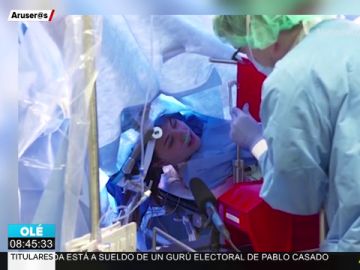 Retransmiten en directo una operación de cerebro con la paciente despierta Retransmiten en directo una operación de cerebro con la paciente despierta
