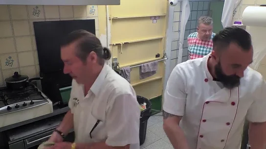 Chicote “saca de quicio” al dueño del Pepe's Cantina al darte tanta "caña": "¡Me pones malito, malito me pones!" Chicote “saca de quicio” al dueño del Pepe's Cantina al darte tanta "caña": "¡Me pones malito, malito me pones!"