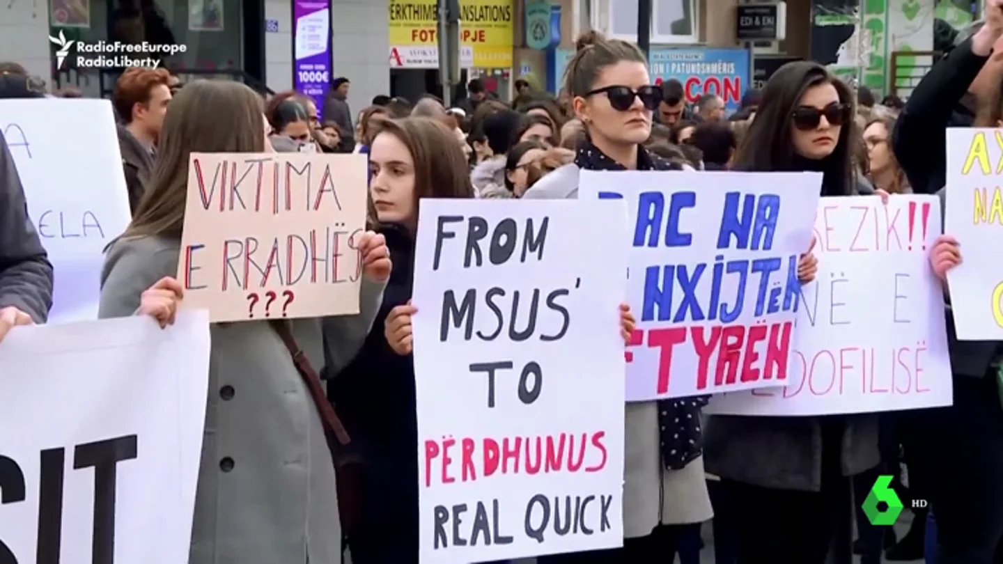 El infierno de una adolescente de Kosovo: violada por su profesor, un policía, su abogado y su ginecólogo El infierno de una adolescente de Kosovo: violada por su profesor, un policía, su abogado y su ginecólogo