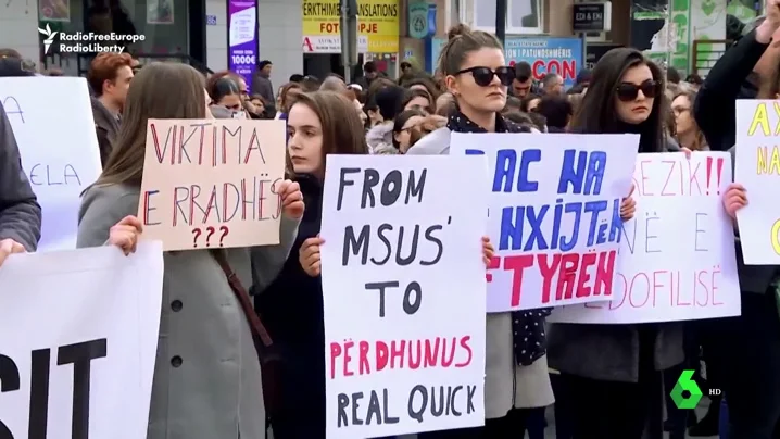 El infierno de una adolescente de Kosovo: violada por su profesor, un policía, su abogado y su ginecólogo El infierno de una adolescente de Kosovo: violada por su profesor, un policía, su abogado y su ginecólogo