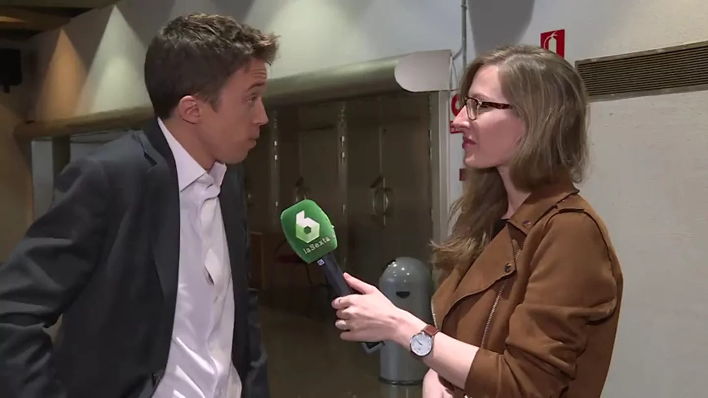 La periodista Laura Cerdeira entrevista a Íñigo Errejón La periodista Laura Cerdeira entrevista a Íñigo Errejón