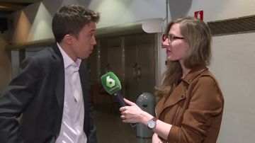 La periodista Laura Cerdeira entrevista a Íñigo Errejón