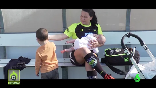 Ruth Ruano, madre y futbolista: "No puedo hacer otra cosa, mi hija tiene que comer" Ruth Ruano, madre y futbolista: "No puedo hacer otra cosa, mi hija tiene que comer"