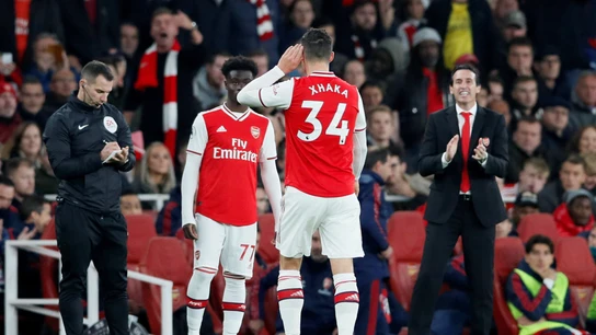 Xhaka se lleva la mano a la oreja ante las críticas de los aficionados Xhaka se lleva la mano a la oreja ante las críticas de los aficionados