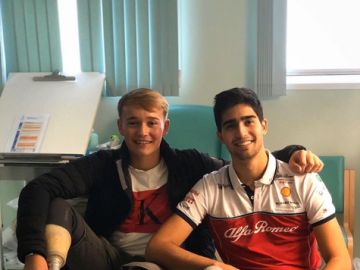 Billy Monger y Juan Manuel Correa posan en una foto Billy Monger y Juan Manuel Correa posan en una foto