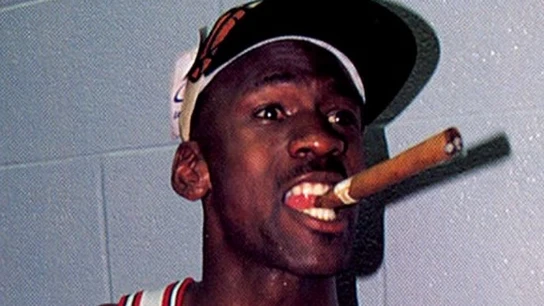 Michael Jordan celebra 'puro en boca' su tercer anillo consecutivo en 1993 Michael Jordan celebra 'puro en boca' su tercer anillo consecutivo en 1993