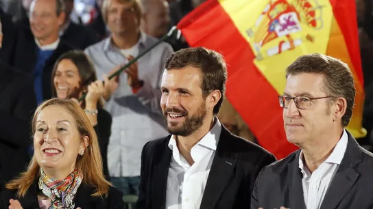 Pablo Casado junto a Ana Pastor y Núñez Feijóo Pablo Casado junto a Ana Pastor y Núñez Feijóo