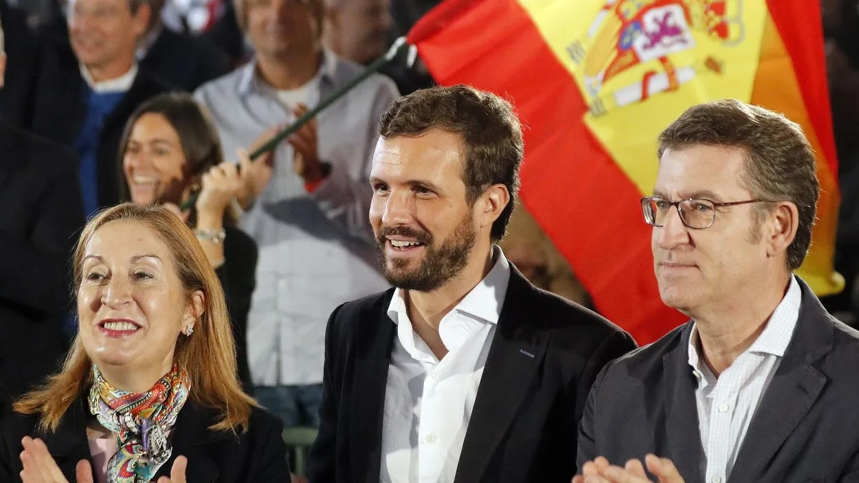 Pablo Casado junto a Ana Pastor y Núñez Feijóo