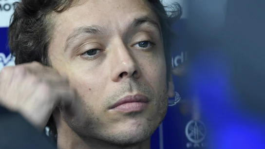 Valentino Rossi, con la mirada perdida Valentino Rossi, con la mirada perdida