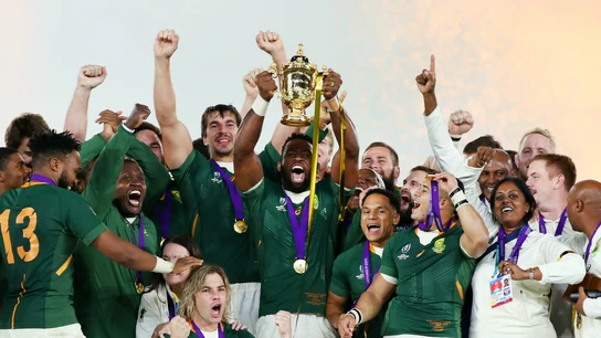 Siya Kolisi levanta el Mundial de rugby Siya Kolisi levanta el Mundial de rugby