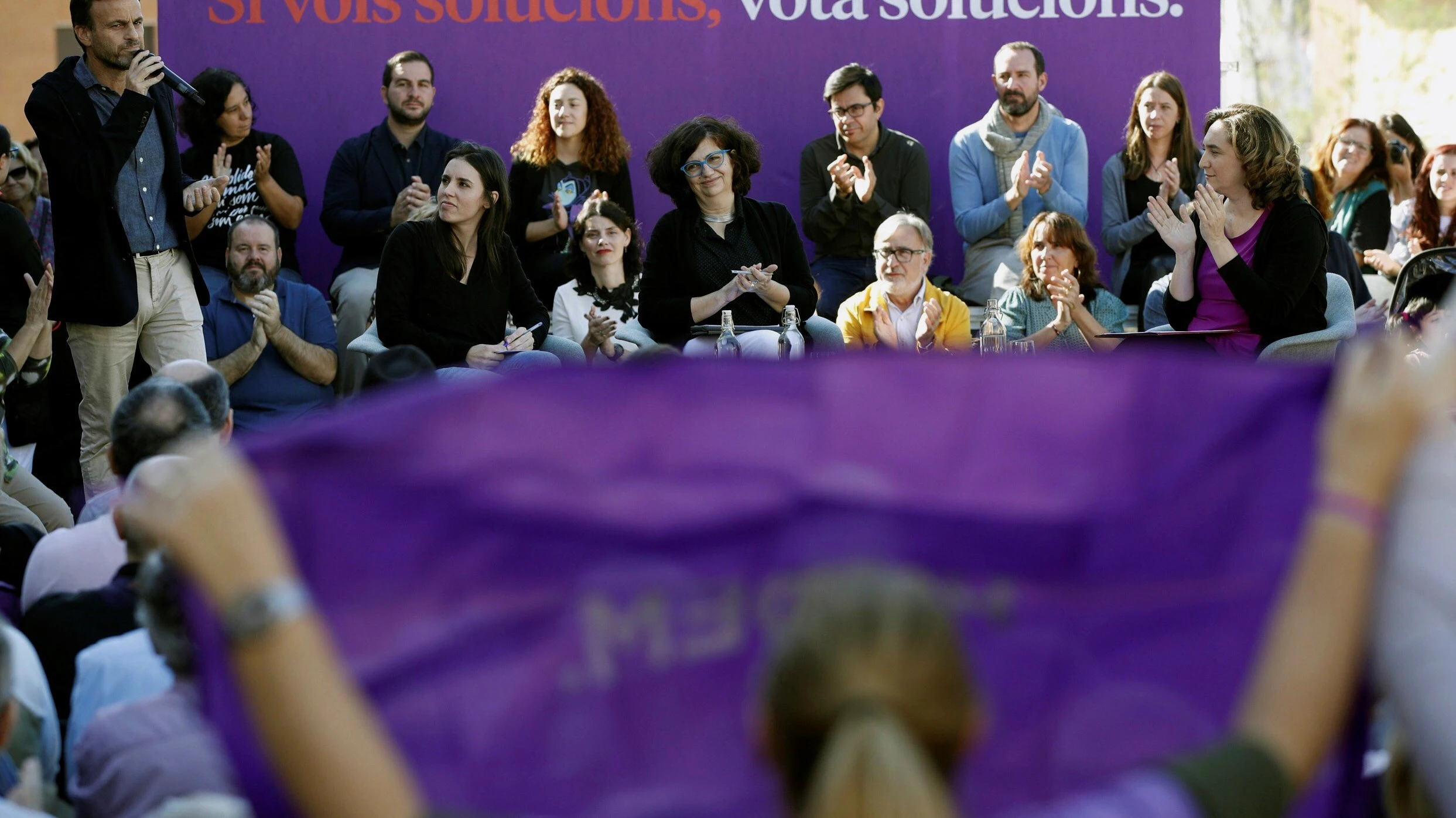 Vista del acto de campaña de En Comú Podem con el título "Mujeres, diálogo, soluciones"