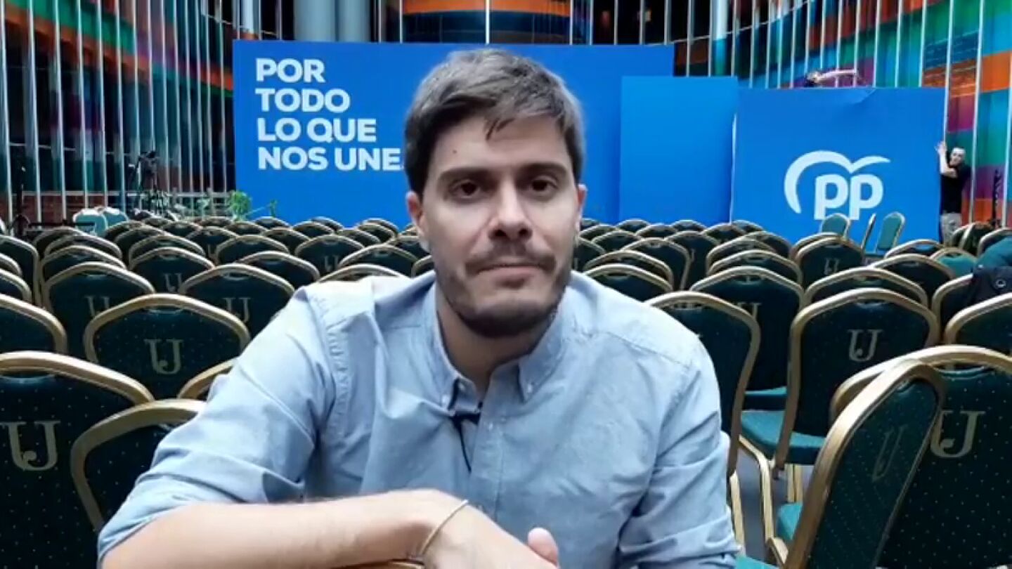 David Junquera desde el escenario de un acto del PP