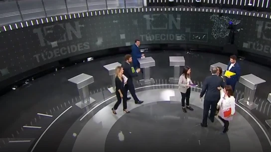 Despedida de Aitor Esteban y Espinosa de los Monteros en el debate de TVE Despedida de Aitor Esteban y Espinosa de los Monteros en el debate de TVE
