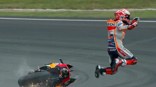 Márquez cae de su moto Márquez cae de su moto