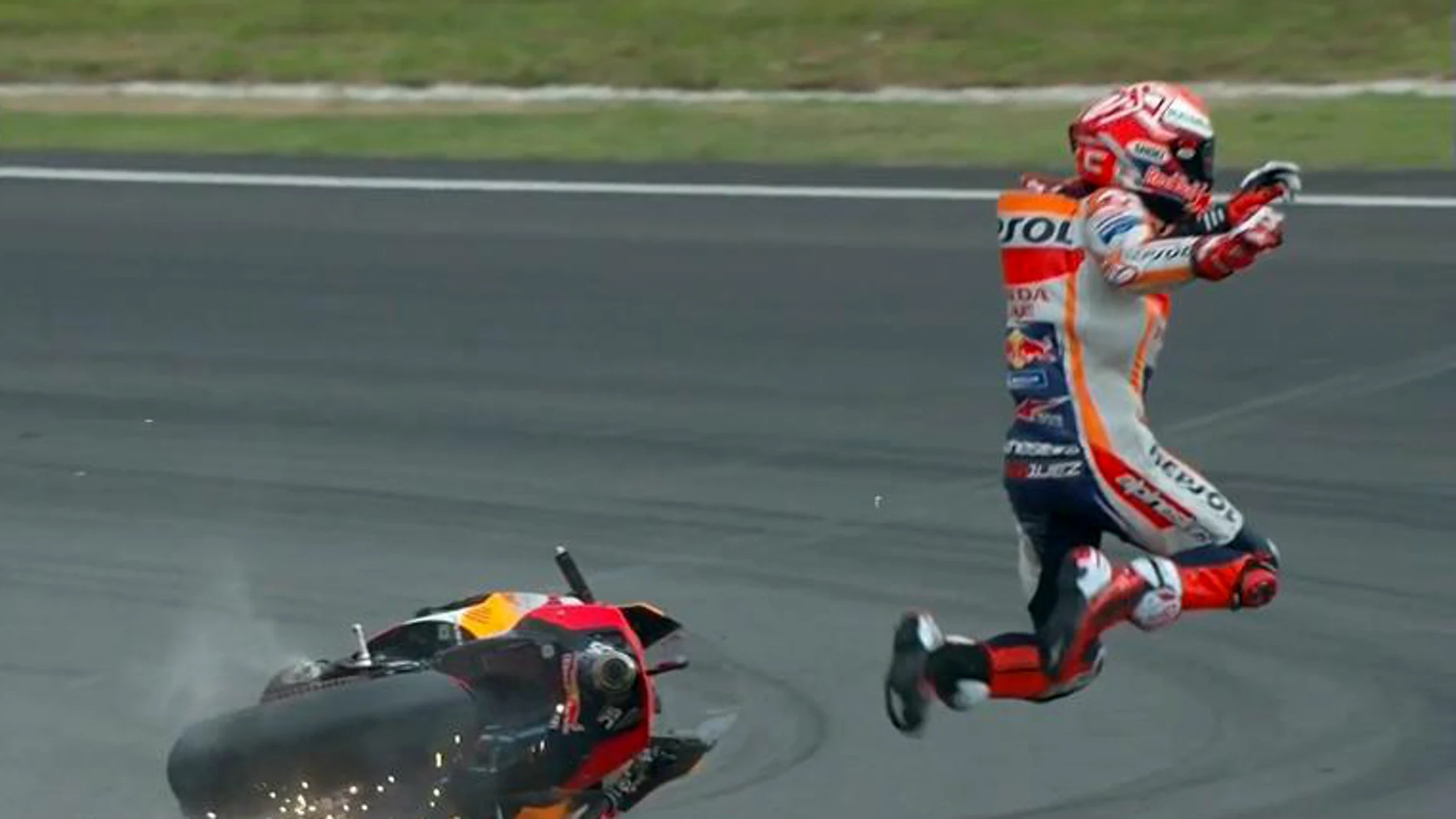 Márquez cae de su moto