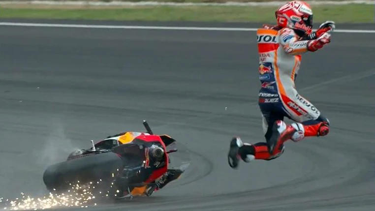 Márquez cae de su moto