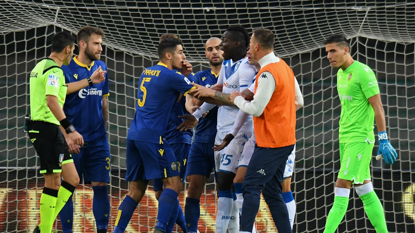 Mario Balotelli amenaza con irse de un partido Mario Balotelli amenaza con irse de un partido