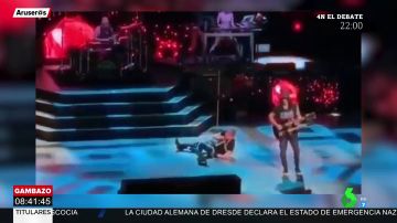 La tremenda caída de Axl Rose de Guns N'Roses en pleno concierto