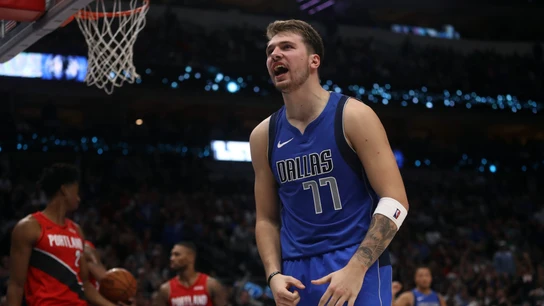 Luka Doncic celebra una canasta Luka Doncic celebra una canasta