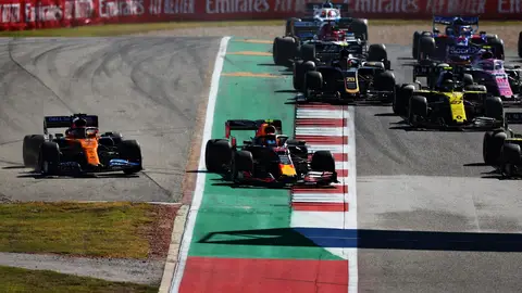 Alex Albon y Sainz protagonizarían un toque en el inicio Alex Albon y Sainz protagonizarían un toque en el inicio