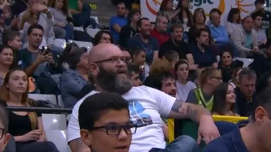 'Helsinki' canta el 'Bella Ciao' en el pabellón del Joventut 'Helsinki' canta el 'Bella Ciao' en el pabellón del Joventut