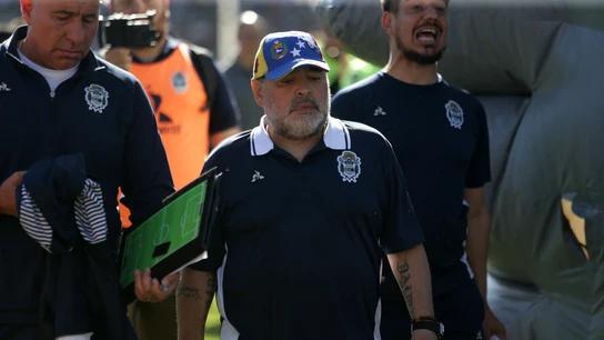 Diego Armando Maradona, en su último partido con Gimnasia Diego Armando Maradona, en su último partido con Gimnasia