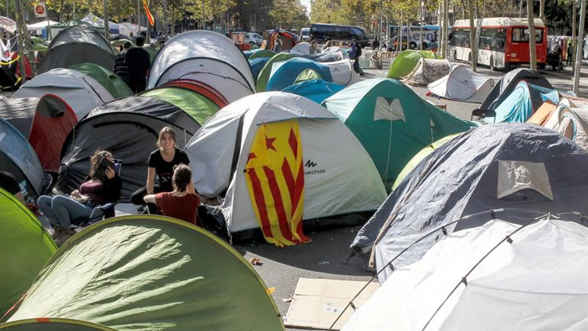 Estudiantes acampados en plaza Universidad de Barcelona