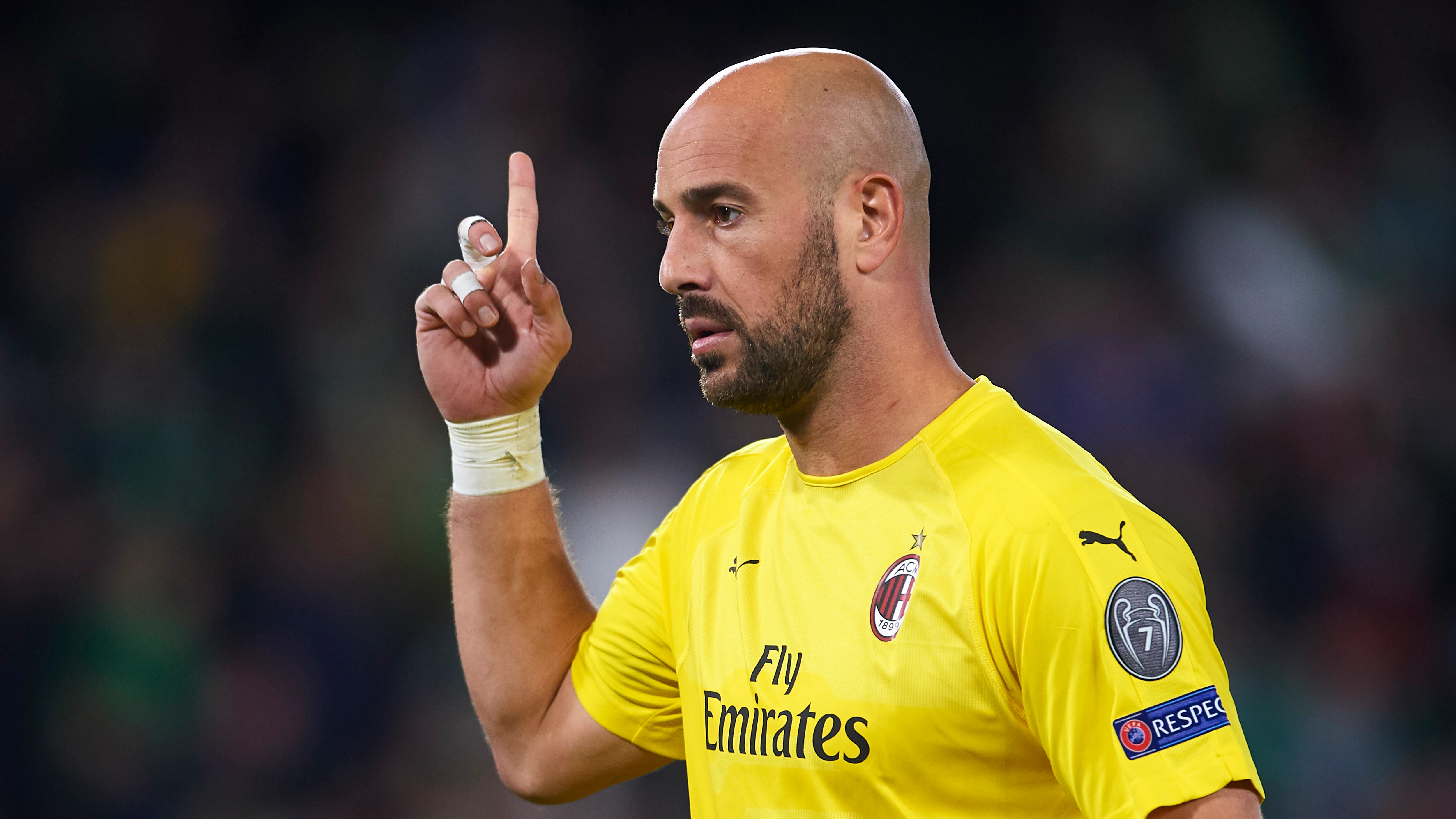 Pepe Reina, durante un partido con el Milan