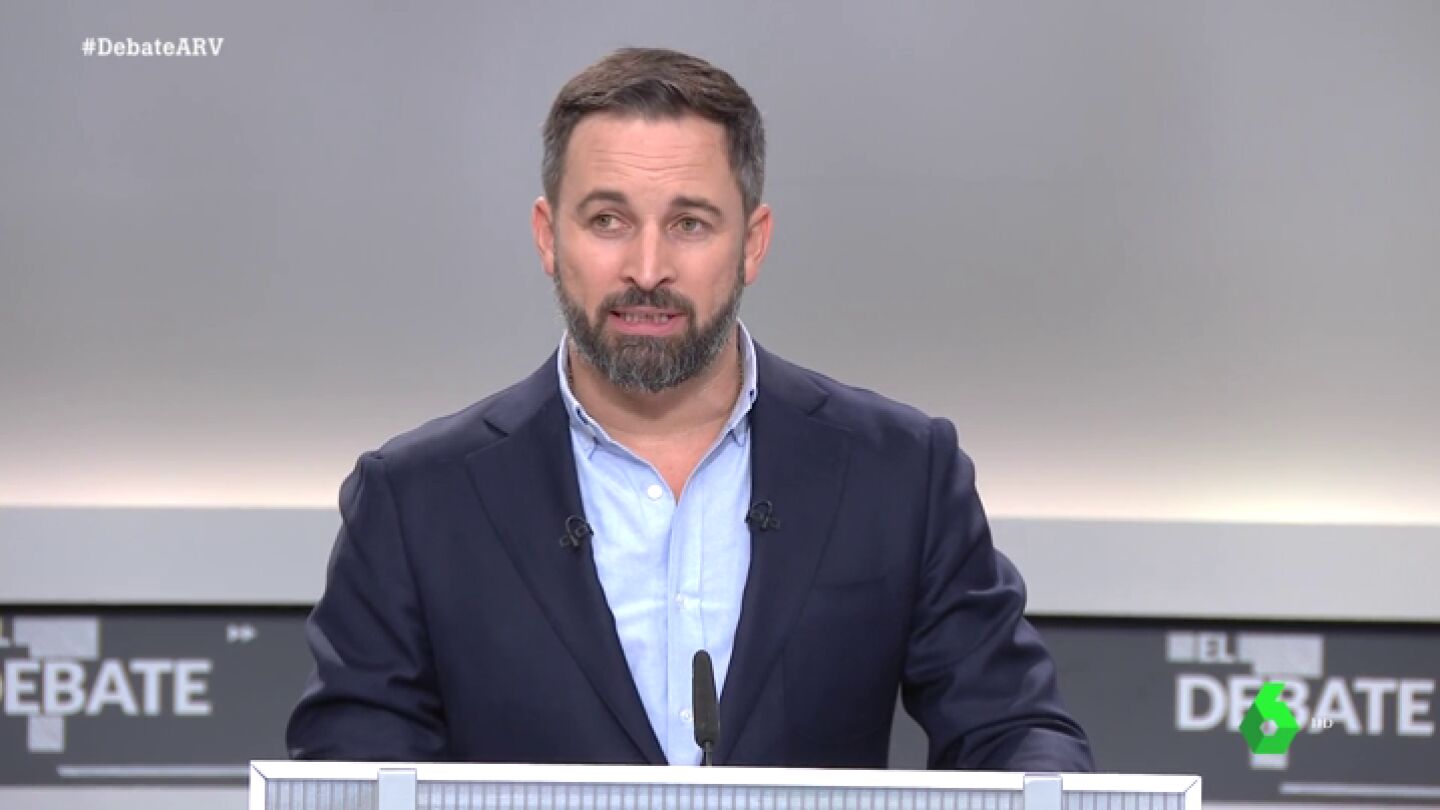 Abascal utiliza argumentario de Falange durante el debate: "Solo los ricos pueden permitirse el lujo de no tener patria"