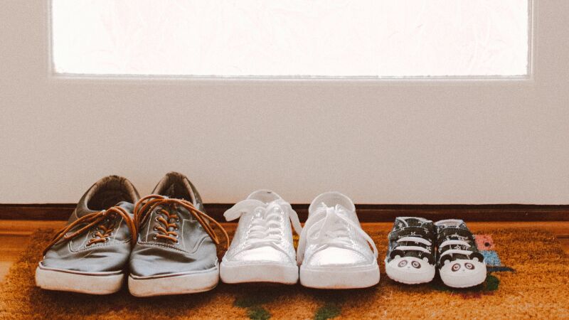 Si te quitas los zapatos en casa, ¿mantienes lejos a los gérmenes?