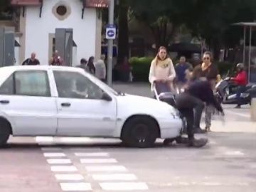 Responde a una entrevista sobre seguridad vial en patinete y acaba atropellada en un paso de cebra Responde a una entrevista sobre seguridad vial en patinete y acaba atropellada en un paso de cebra