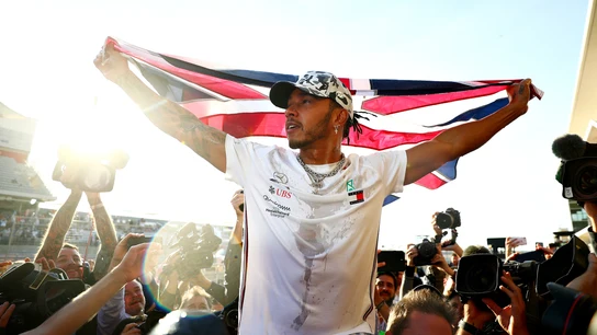 Lewis Hamilton celebra su sexto Mundial de F1 Lewis Hamilton celebra su sexto Mundial de F1
