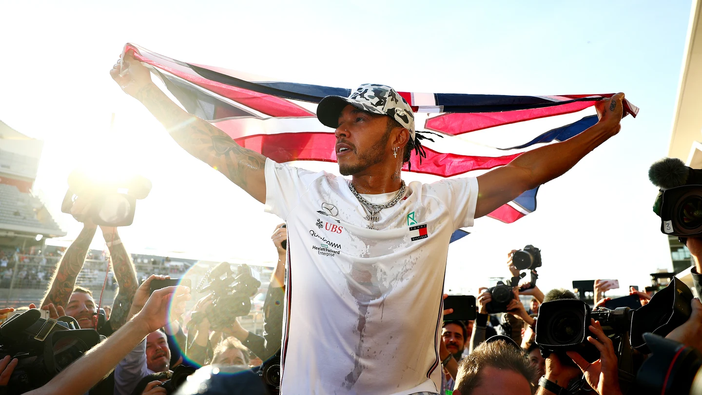 Lewis Hamilton celebra su sexto Mundial de F1 Lewis Hamilton celebra su sexto Mundial de F1