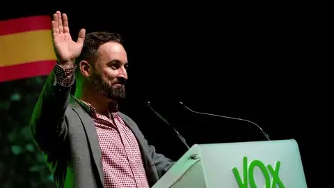 El líder de Vox, Santiago Abascal, durante su intervención en el acto de inicio de campaña para las elecciones generales que su partido celebra esta noche en L'Hospitalet (Barcelona) Elecciones generales Vox