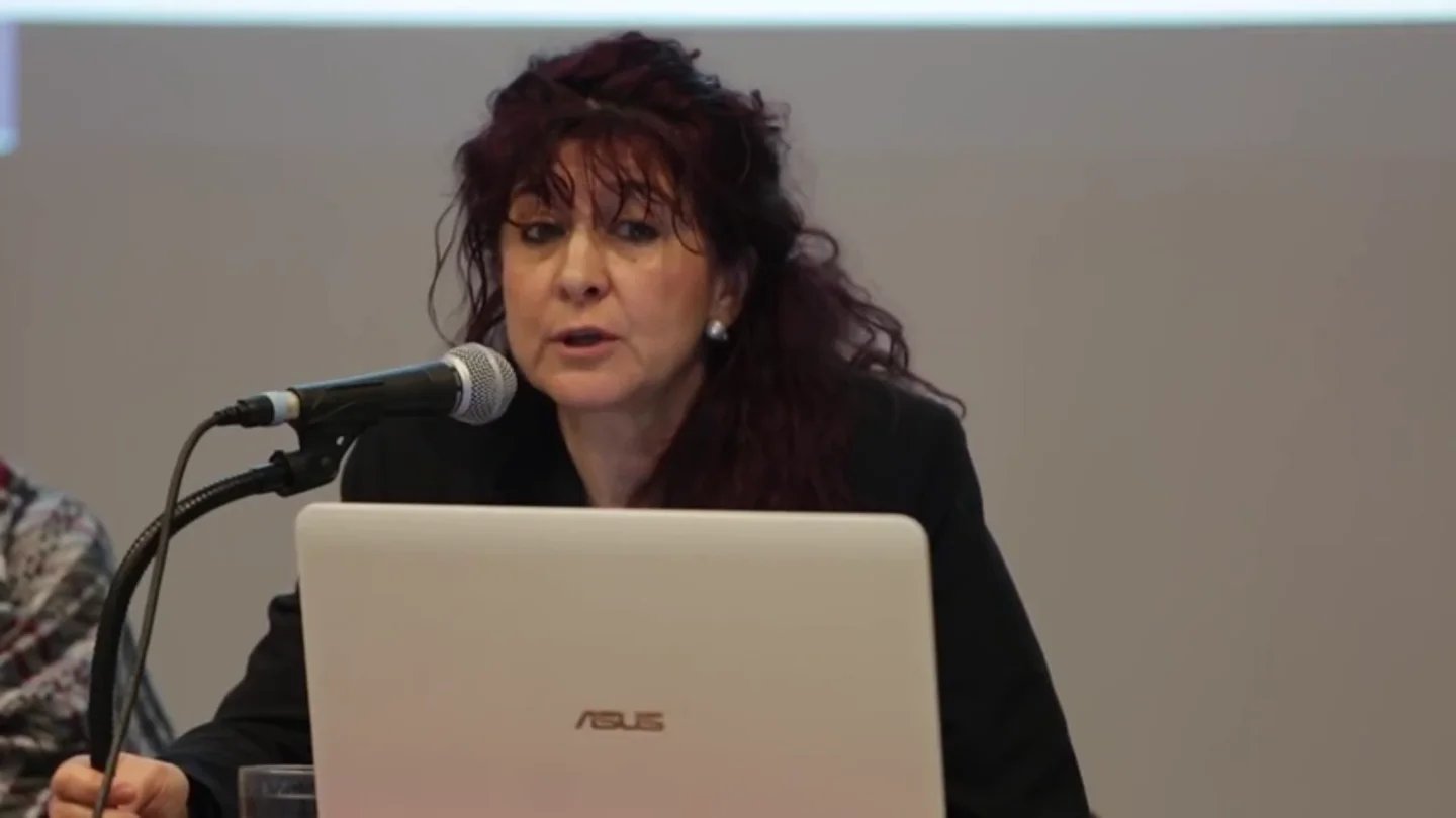 Las otras 'perlas' de Alicia Rubio (Vox): "Si 'Frozen' es lesbiana, la niña va a querer el vestidito y la amiguita" Las otras 'perlas' de Alicia Rubio (Vox): "Si 'Frozen' es lesbiana, la niña va a querer el vestidito y la amiguita"